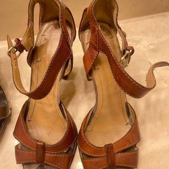 Burberry
Novacheck Platforms
Size: US 8 Regular (M, B) - Picture 2 of 10